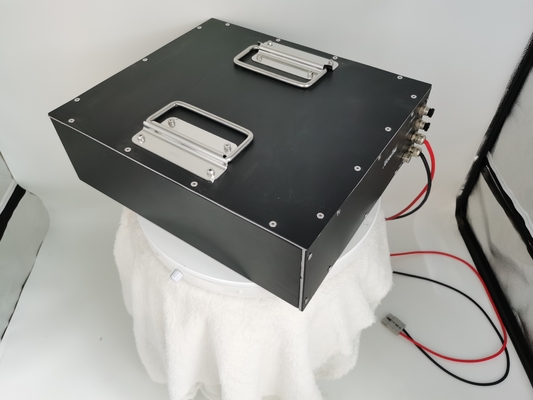 Batería de litio LiFePO4 de 48V 50Ah LFP de alta temperatura para AGV logísticos